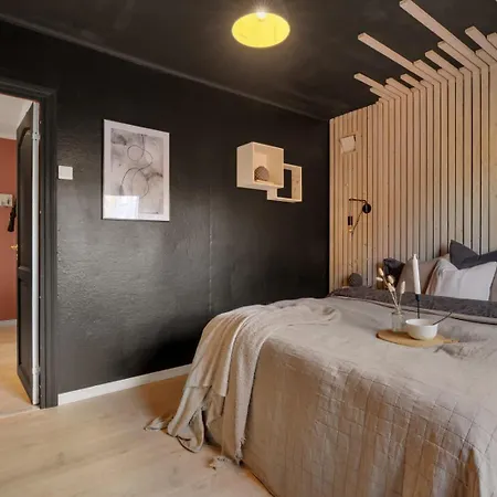 Roomsly - View & Comfort In One Spot Apartment *